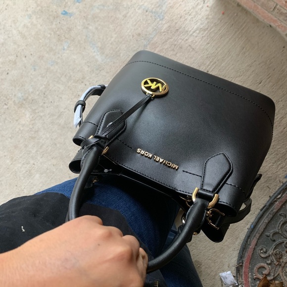 New MK black Satchel/ crossbody 🖤 - Picture 3 of 7